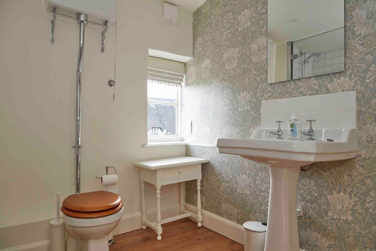 Beautiful Cotswold Farmhouse With Hot Tub 맨체스터 외부 사진
