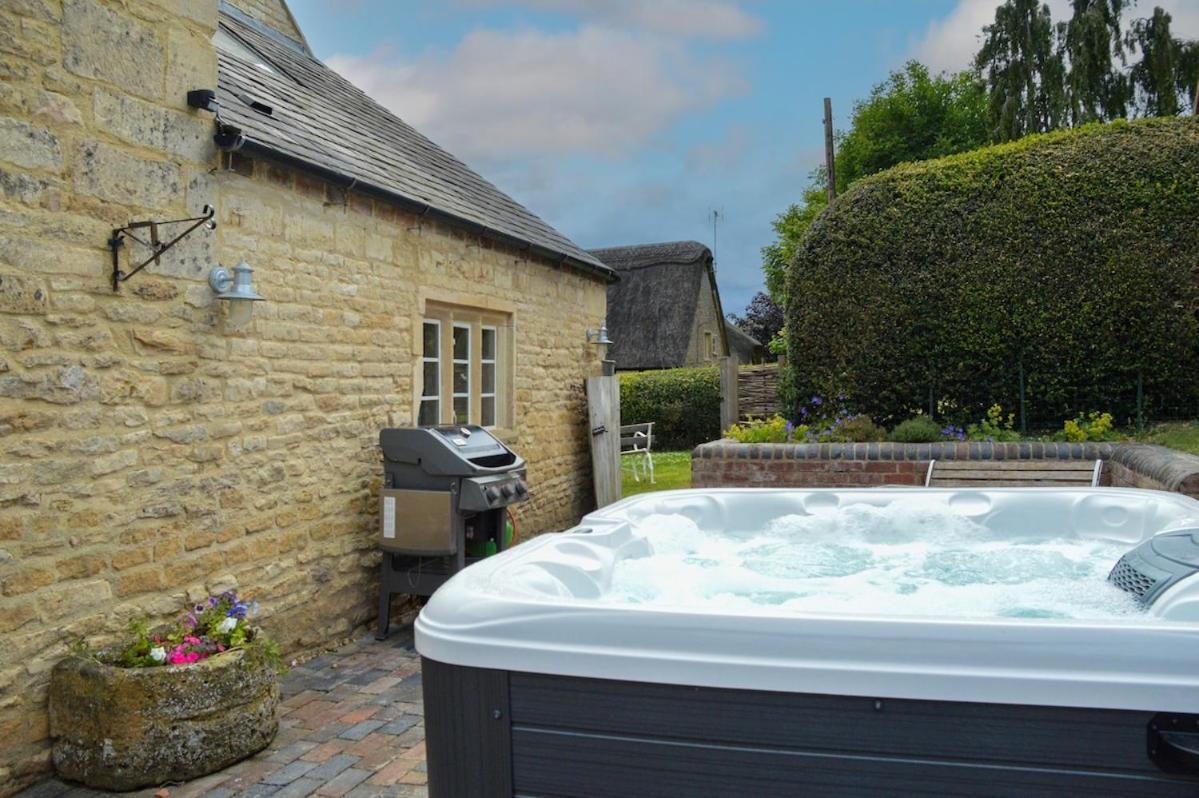 Beautiful Cotswold Farmhouse With Hot Tub 맨체스터 외부 사진